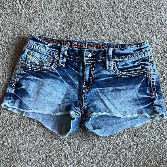 Rock revival blue Jean shorts - Picture 2 of 3